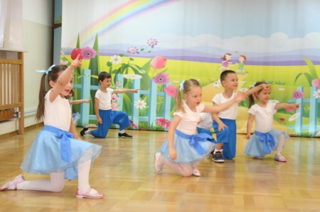 Pokaz taneczny w grupie 4 latków