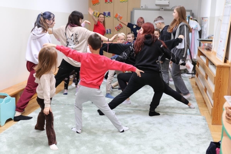  Każdy z nas jest wyjątkowy - 5 i 6-latki - zajęcia z wolontariuszkami z Młodzieżowego Ośrodka Wychowawczego nr 2