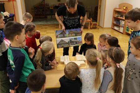 Spotkanie ze stolarzem – budujemy stajenkę.