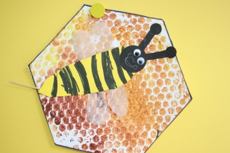 Pszczoły i plaster miodu- praca plastyczna