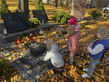 Modlitwa na cmentarzu bródnowskim